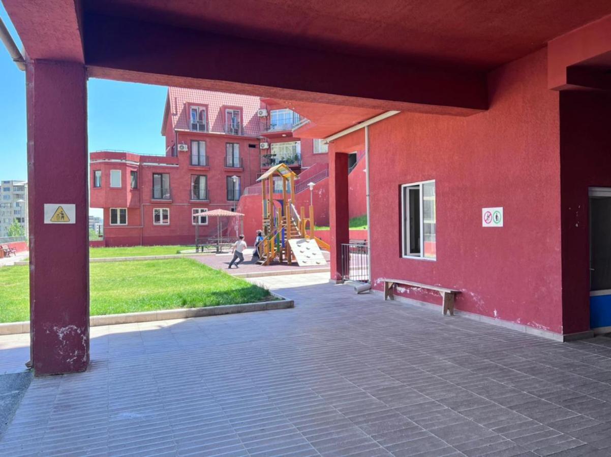 Cozy Apartment In Vake Tbilisi Exteriör bild
