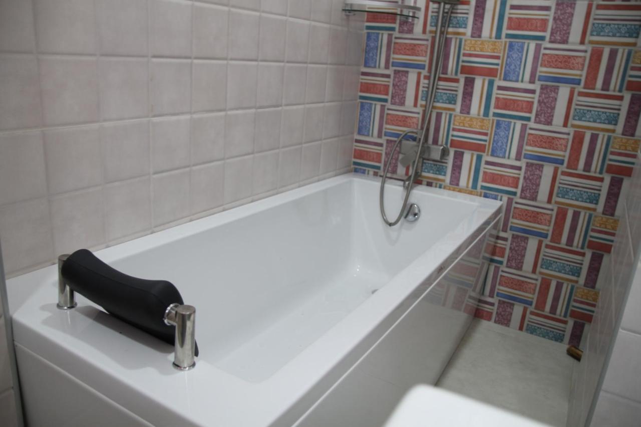 Cozy Apartment In Vake Tbilisi Exteriör bild